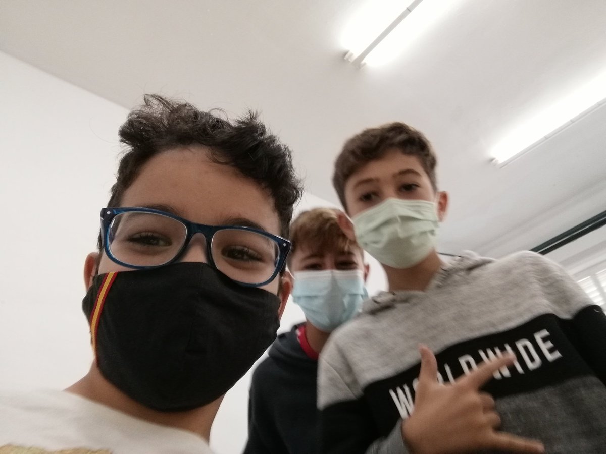 manu29478's tweet photo. Aqui en el instituto con losbpanas https://t.co/RlWg3UpDaL