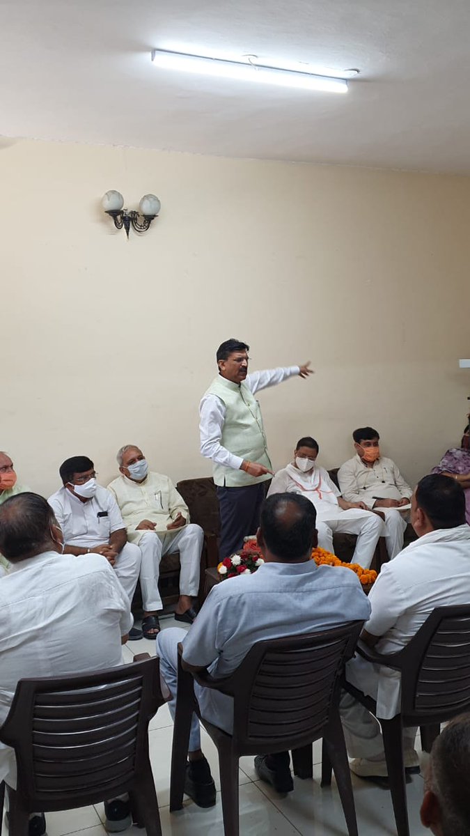 KRISHANKBEDI's tweet photo. मिर्चपुर, हिसार के विस्थापित परिवारों को आज 10 वर्ष के अंतराल पश्चात प्लाट आवंटन पत्र सौपें। इस नेक कार्य के लिए मुख्यमंत्री श्री @mlkhattar जी का धन्यवाद हूँ। https://t.co/wRbqLbR17o