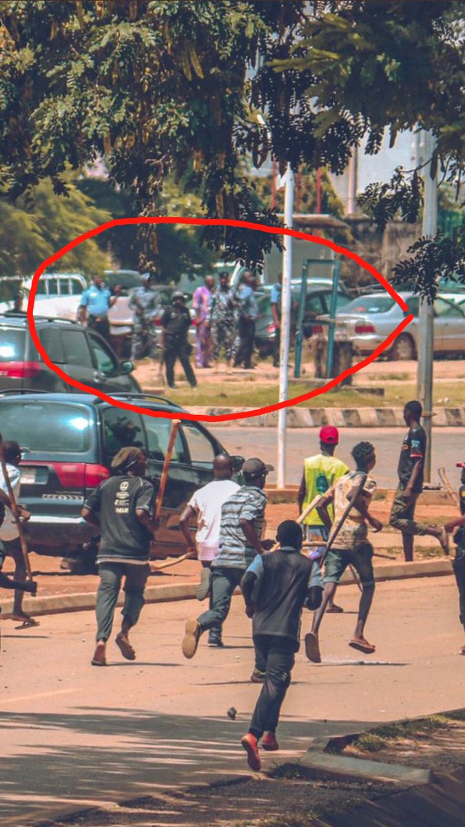 DGreenplug's tweet image. 1st frame: Evidence of police standing by as MC Oluomo and Baba Alado Thugs disrupts #AlausaProtest Lagos state today.
2nd frame: This Oluomo &amp;amp; Kids if u dnt knw him.
3rd frame: Is one of the thugs at Alausa, his name is Adagun from Agege. 
RT AGGRESSIVELY! 
#EndSWAT #Anonymous