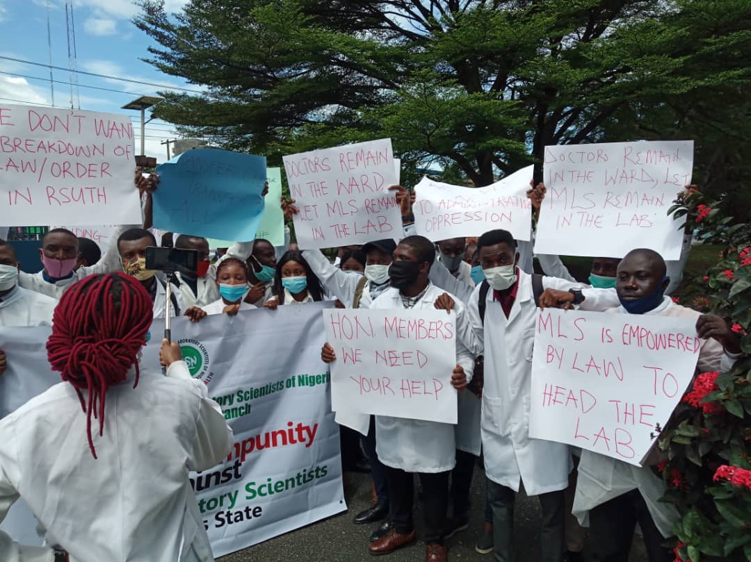 YmlsfNigeria's tweet photo. Also present in the protest was our active and vibrant YMLSF President,

 *Cmr. Chiladi Isomah* who also doubles as the River state branch AMLSN secretary.

#YourViewTVC https://t.co/b22t343ker