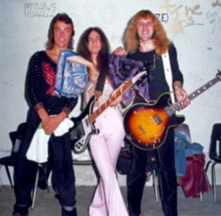 DarkSideofFilm's tweet photo. #RushinReverse
Heresy
All around this great big world
All the crap we had to take
Bombs and basement fallout shelters
All our lives at stake
The bloody revolution
All the warheads in its wake
All the fear and suffering —
All a big mistake
#RushFamily
#RolltheBones https://t.co/Ltk8bcJyza