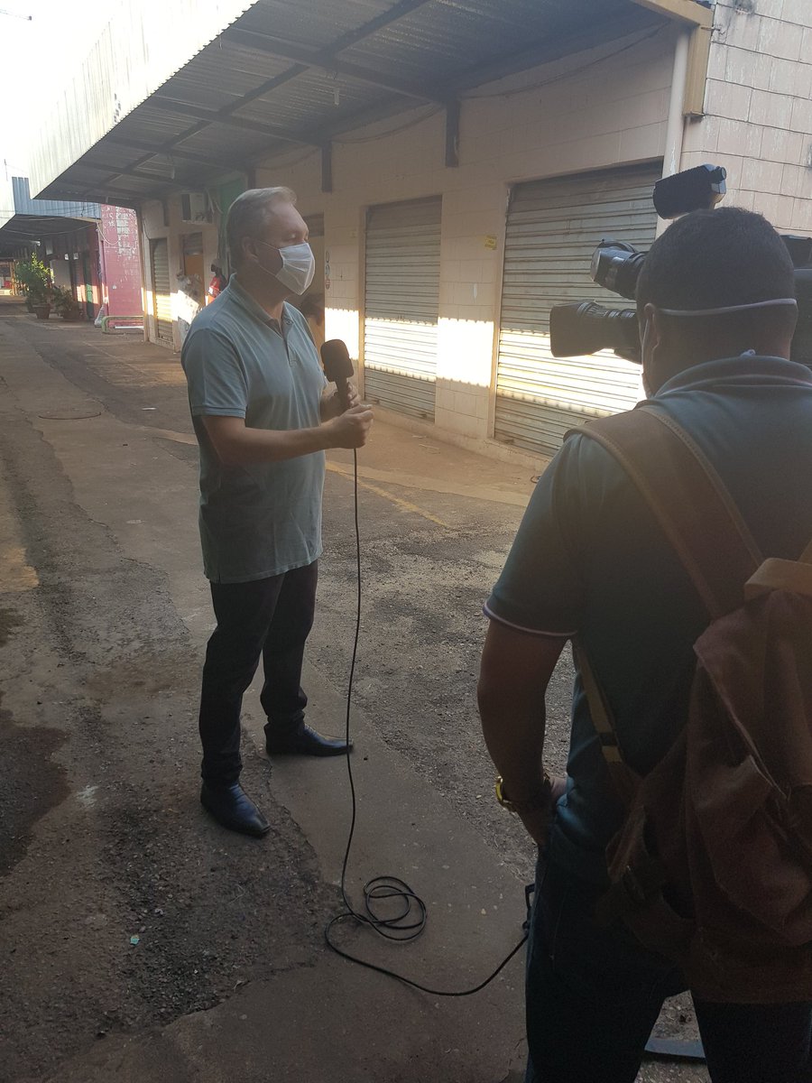 alan_barbiero's tweet photo. Em agenda logo cedo, concedo entrevista para a @TvAnhangueraTO. O Rodoshopping precisa ser revitalizado. O espaço é grande, amplo, muita gente trabalhando sério, mas está abandonado. Vamos trazer uma unidade do Resolve Palmas para cá. https://t.co/l2ZCSgQgQ8