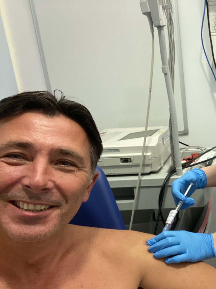 andywigmore's tweet photo. #CovidVaccine update for you. I had a final booster today as part of the ⁦@OxfordVacGroup⁩ fingers crossed for the entire county that these incredible clinicians and researchers succeed, I’m confident they are close. ⁦@AstraZeneca⁩ ⁦@10DowningStreet⁩ #LabRat https://t.co/evQNxsWBtM