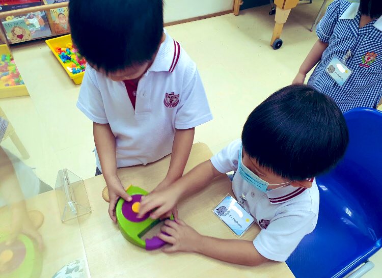 anfield_schhk's tweet photo. #PracticalMaths and a virtual parent workshop allowed us to share with our parents how our #Kindergarten children learn best #AnfieldSchooolHK #HKInternationalSchool #KowloonTong https://t.co/UwXyMJxjen