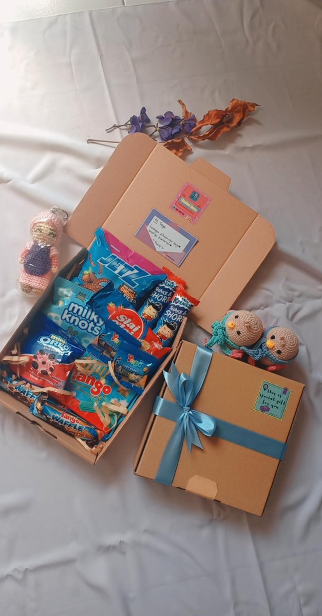 open pre order giftbox / SNACKBOX mulai dari 17k ajaa
yuuuk 
murah banget kannn🥰🥰
✨free bubble wrap
✨ffree kartu ucapan