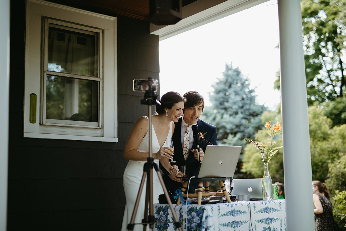 StorybrdWedding's tweet photo. Covid-Improvised, DIY, Intimate Yard Wedding in Virginia
https://t.co/tVvaL9GATf https://t.co/eL0O2Yva01