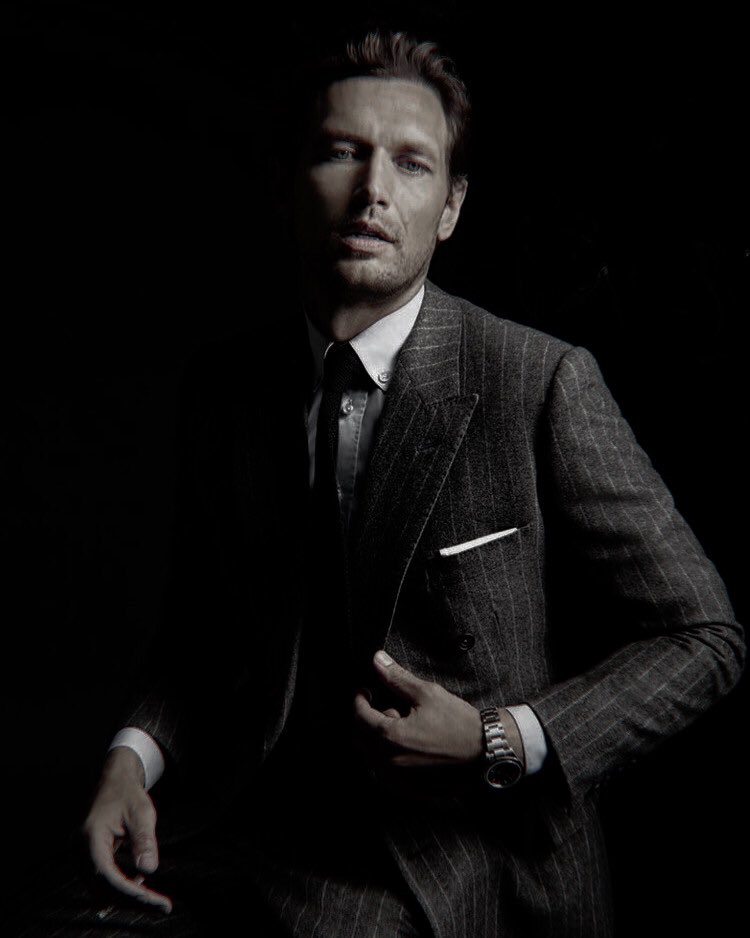 conticinic's tweet image. 𝐇𝐀𝐕𝐄 𝐘𝐎𝐔 𝐒𝐄𝐄𝐍 𝐓𝐇𝐈𝐒 𝐖𝐈𝐙𝐀𝐑𝐃?
￣￣￣￣￣￣￣￣￣￣￣￣
⠀ 𝑷𝑬𝑹𝑪𝒀 𝑰. 𝑾𝑬𝑨𝑺𝑳𝑬𝒀.
⠀ Adulto, año 2024.
⠀ Jefe del dep. de transportes mágicos.
⠀ 𝗙𝗰 𝘀𝘂𝗴𝗲𝗿𝗶𝗱𝗼: Robertas Aukstuolis.

➛ Trama familiar. (+info dm)