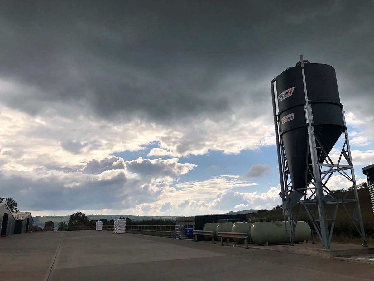 LA_Systems_Ltd's tweet photo. Silos, Sunsets and Shropshire skylines๐ค๐
@CollinsonAgri #shropshirehills #shropshirelife #winteriscoming #poultryfarming #poultry #committedtopoultry https://t.co/jz10KnJN7u