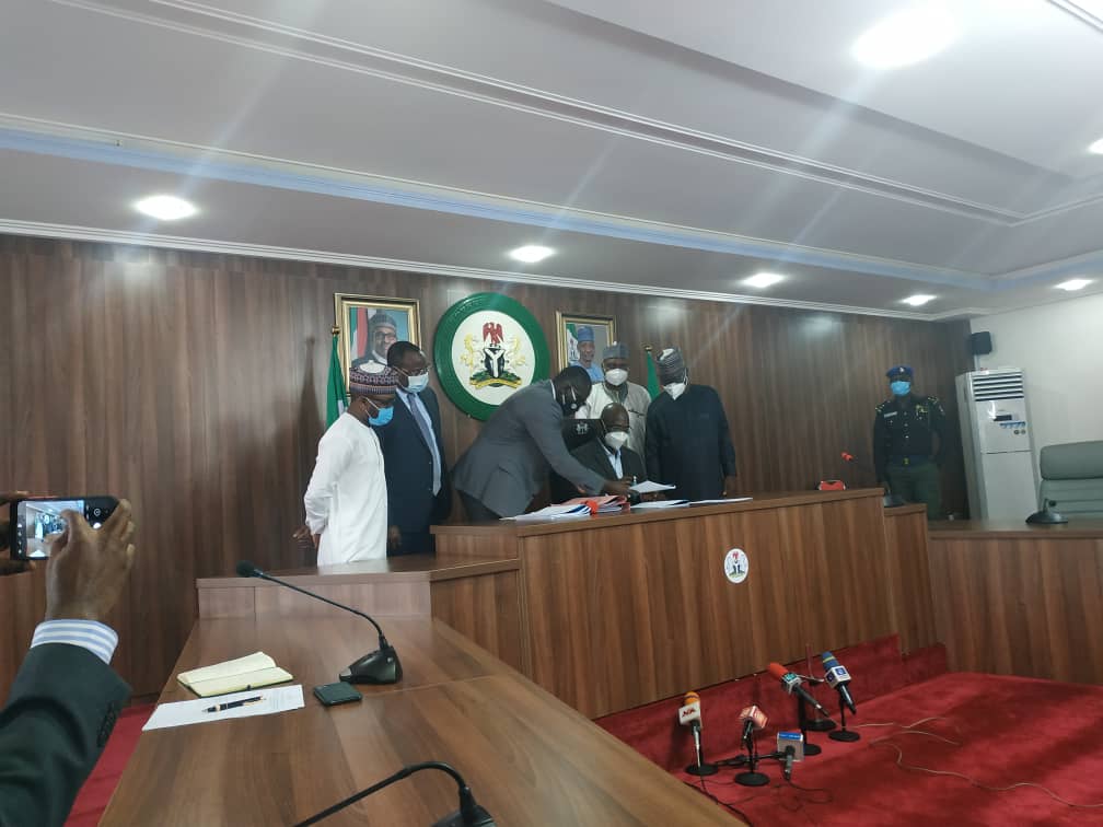 Breaking News: The Executive Governor of Nasarawa State, His Excellency Engr. Abdullahi Sule just signed the Mortgage Foreclosure Bill into law. 

The Governor's assent  follows the passage of the foreclosure bill by the State House of Assembly last month.
<a href="/Ibrahimaa_/">Ibrahim A. Abdullahi</a>