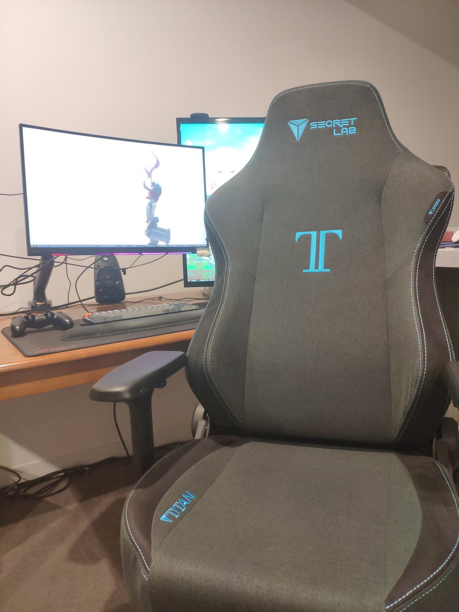 New chair, who dis? #Secretlab