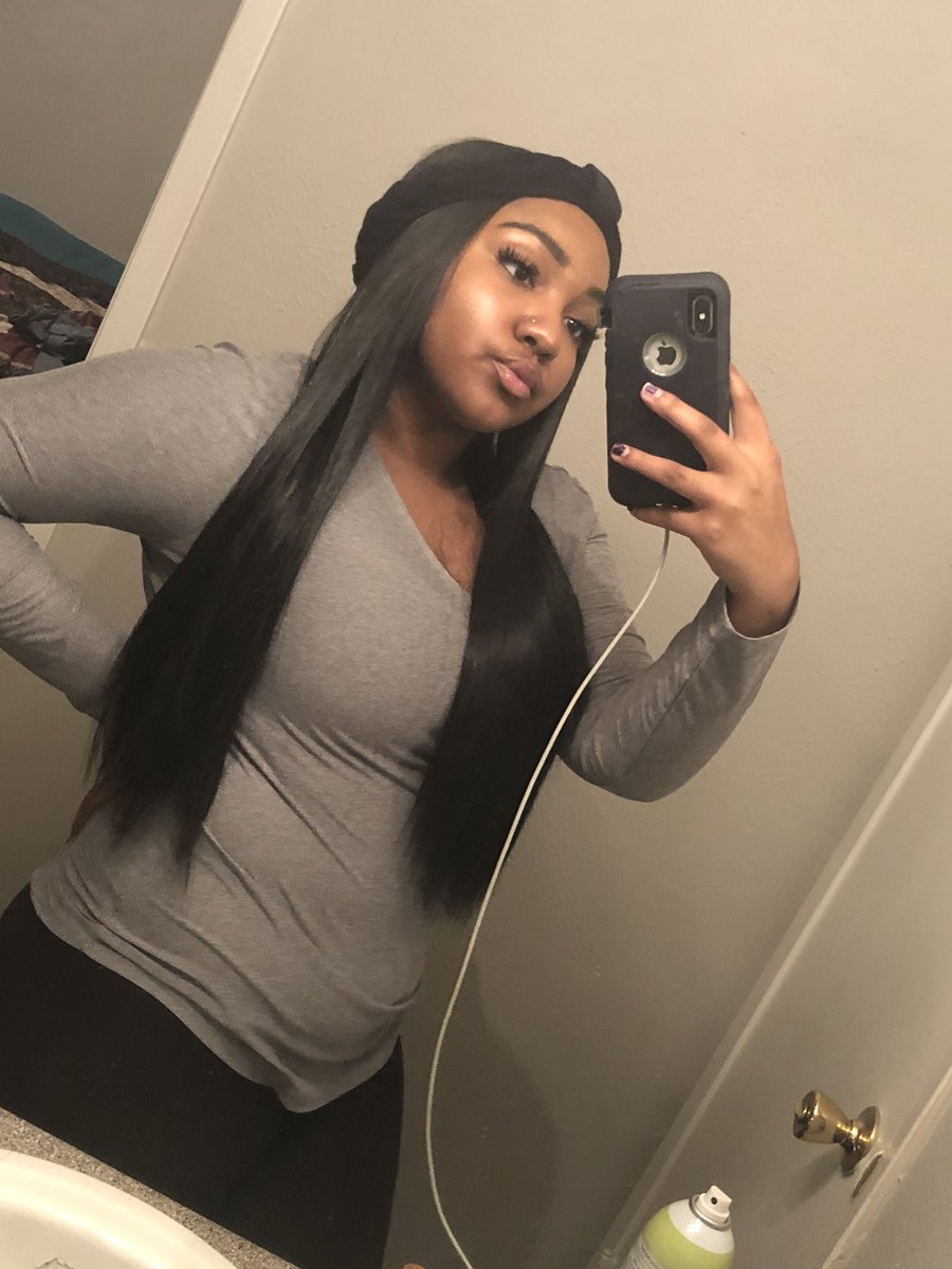 AmourMarie___'s tweet photo. @HBCUfessions Sooo its cuffing season🌚 https://t.co/mCpZMe5tnM