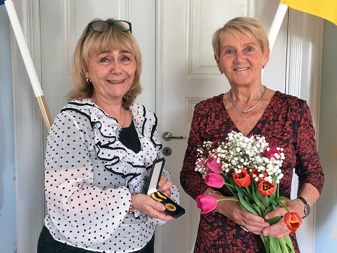 Landshövding Beatrice Ask överlämnade idag Sörmlandsmedaljen till Cilla Krantz, Agro Sörmland. Hon får medaljen för sitt nyskapande arbete inom affärsutveckling och innovation.