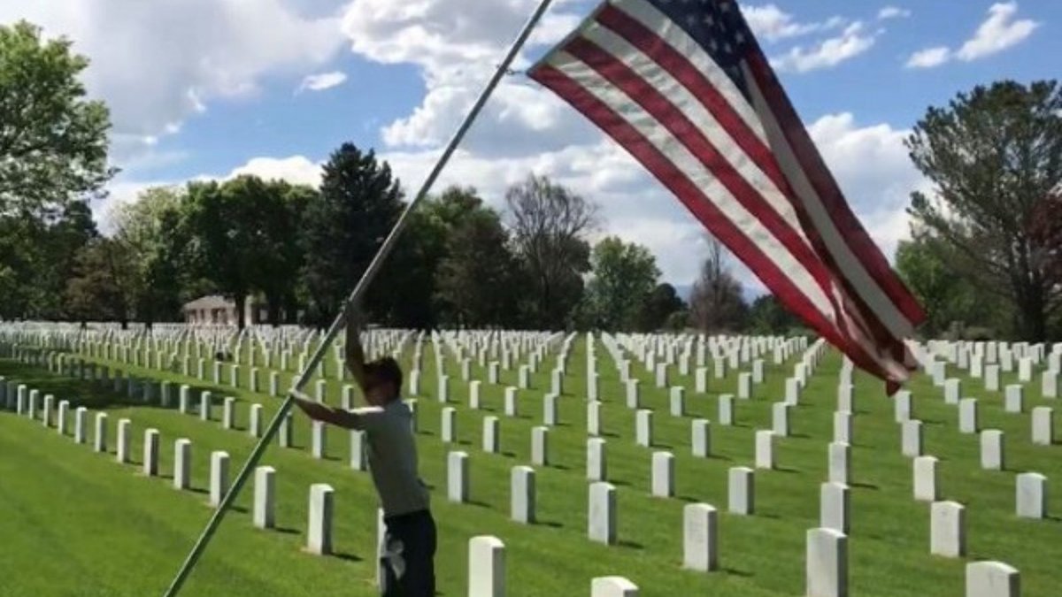 VA burial benefits can help Service members, Veterans, and their families plan and pay for a burial or memorial service in a VA national cemetery. Check out the VA Burial and Memorial Products Quick Start Guide to learn more: https://t.co/yS8mdtC5d2 https://t.co/qAjmvjY6K0