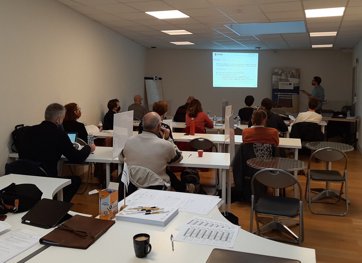 _FormaWood_'s tweet photo. Ce 13/10, s'est tenue une nouvelle journée de formation sur "l'hygrothermie et la conception des noeuds constructifs dans les bâtiments en bois" à Tournai.
17 pros se sont formés avec Maxence Duhamel, gérant du Bureau d'Etudes Techniques ECOBAT Ingénierie. https://t.co/aKXQYd0yJu https://t.co/CuhHhrtgD5