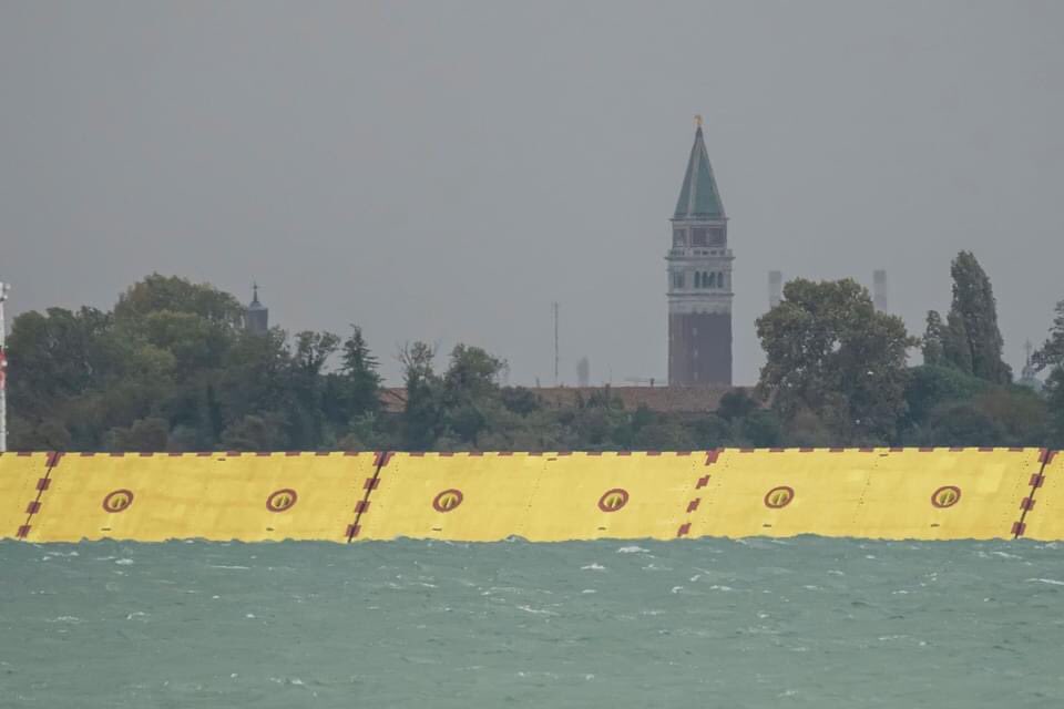 stmaefzz's tweet photo. Mose questa mattina #venice #photo #photography #mose #hidetide https://t.co/5W64j0h9Xq