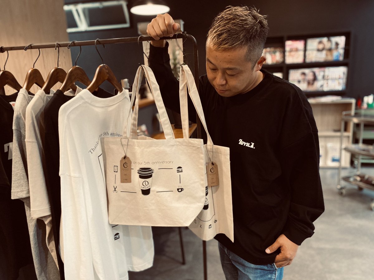 onecushion_sato's tweet photo. 明後日17日にお仕事があるのでさっぱりして来ました!!
きりゅう映画祭では「ロケ弁フェア」で桐生名物や映画祭オリジナル弁当など美味しいお弁当が一幕終わりで買えるかも?!
#ワンクッション
#お笑い芸人
#ワンクッション佐藤
#きりゅう映画祭
#ロケ弁フェア
#CLOCKLESS
#美容室 https://t.co/TdvWviIs9W