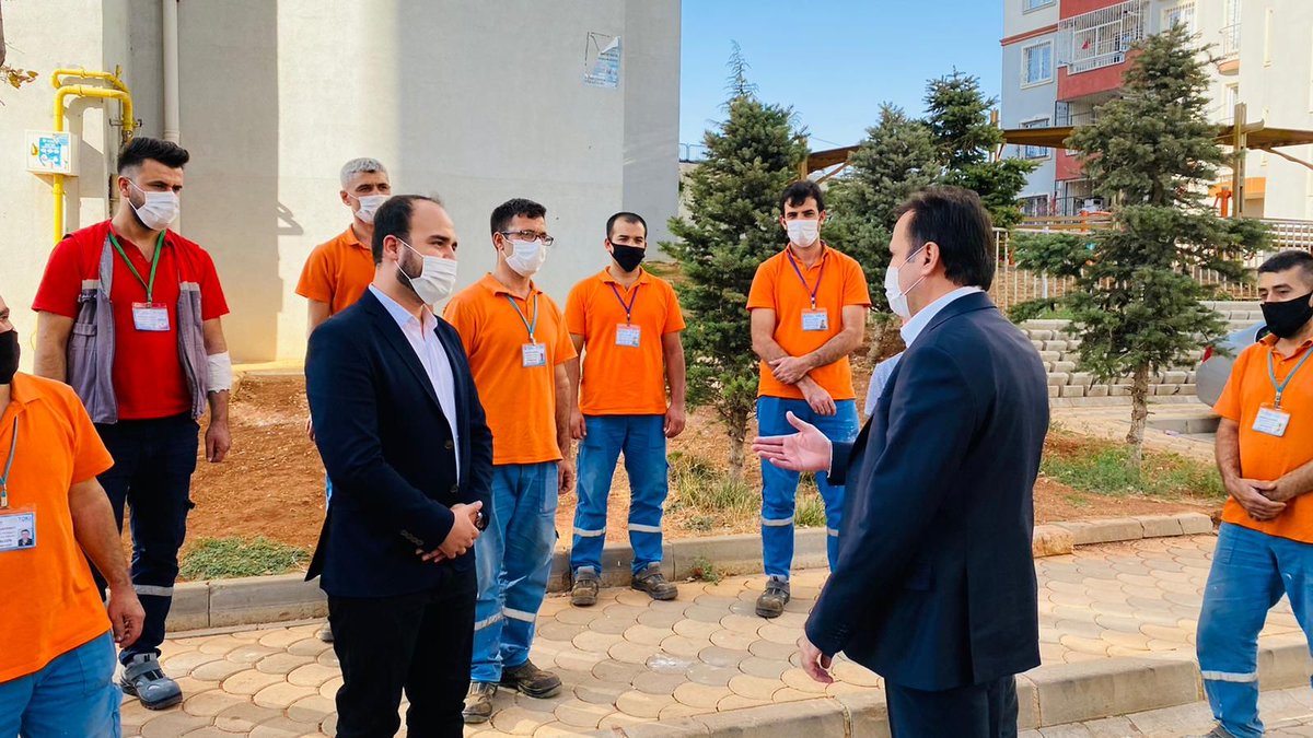 EmlakYonetim's tweet photo. Genel Müdürümüz Ayhan Karaca, Gaziantep Şahinbey ilçesinde Emlak Yönetim AŞ'ye bağlı Kahvelipınar 725 Toplu Konutları sitesini ziyaret ederek incelemelerde bulundu. https://t.co/ajLiSI4N3H
