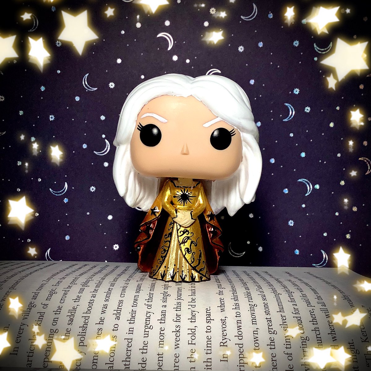scripted_co's tweet photo. The Shadow and Bone Collector’s Edition is almost out! Prepare your bookshelf with this luminous Alina POP! https://t.co/JyRqjuosLq
#shadowandbone #thedarkling #alinastarkov #sunsaint #ruinandrising #nikolailantsov #kingofscars #seigeandstorm #grishaverse #thelivesofsaints https://t.co/9da8UdX547