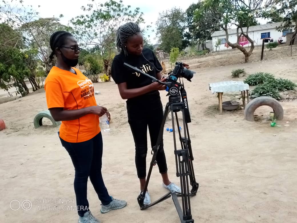 WFOZICAPA's tweet photo. #Location7 for Picture My life shoot. #workinprogress #Womeninfilm #survivorStories @efie41209591 @OSISA @PachotoTribe @friendshipbench @culturefundzim @InfoMinZW @PachikoroZW @kubatana https://t.co/IigOPo01CH