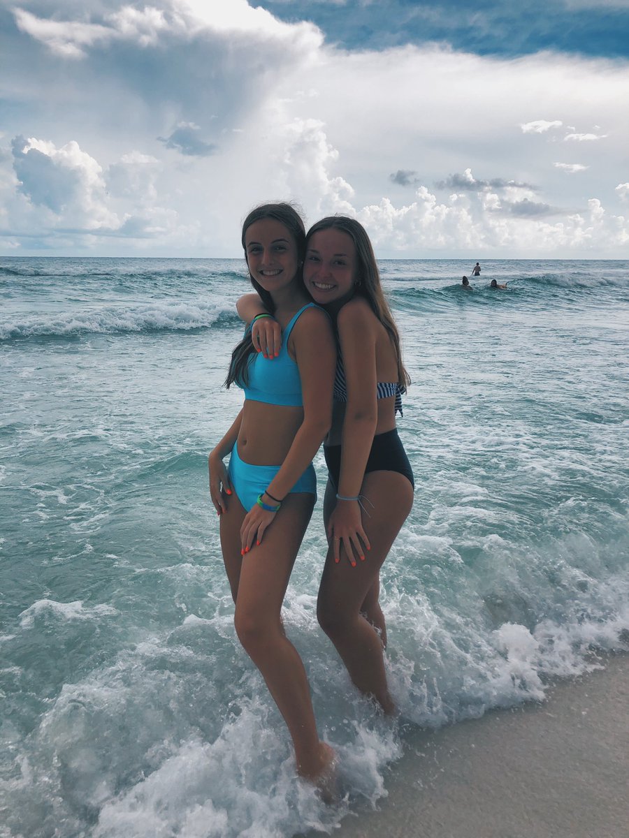 juliaspald's tweet photo. hbd chump @gracecooper38 https://t.co/Aj49C3lotT