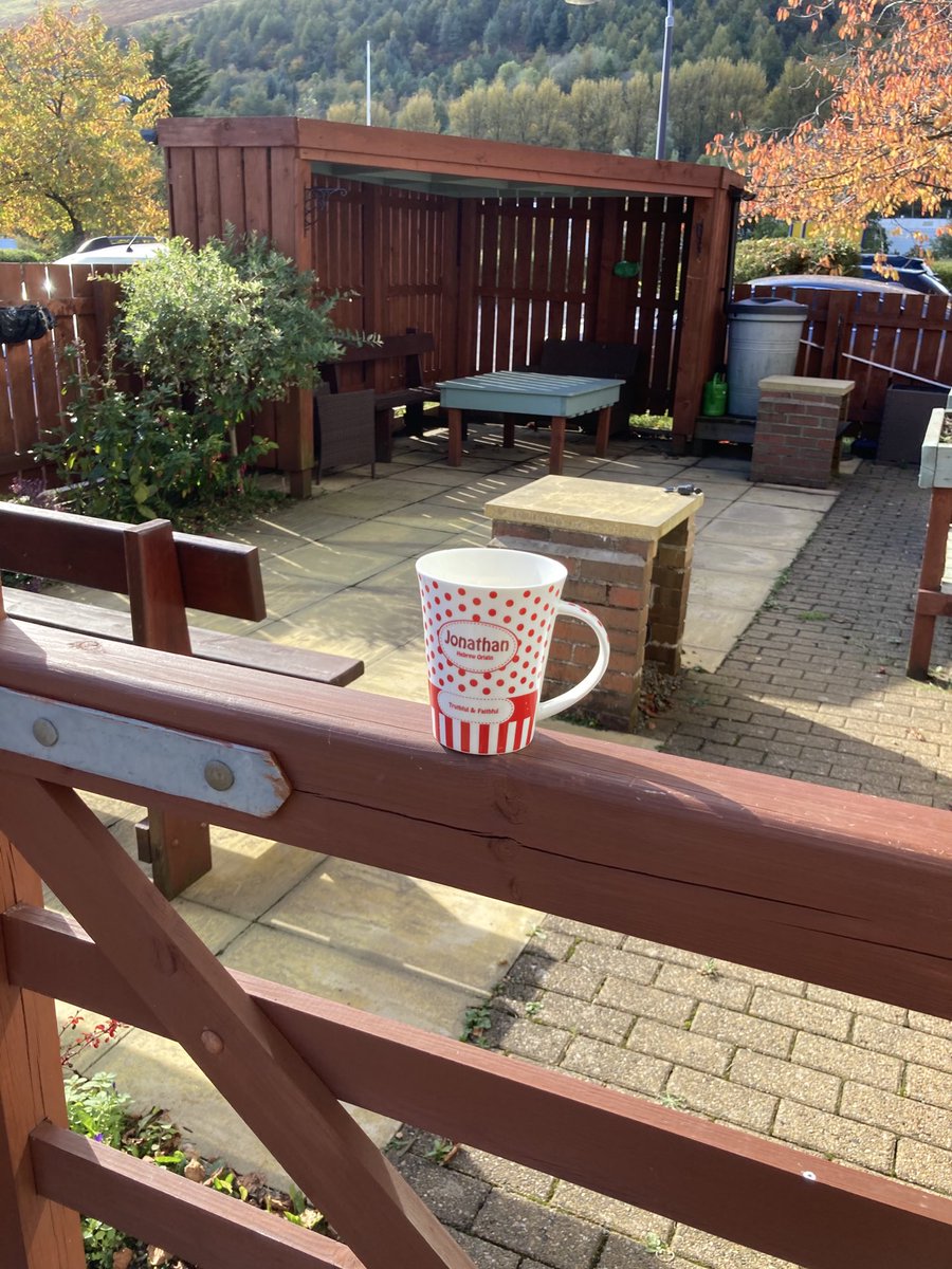Jonathan1Pearce's tweet photo. Grabbing a coffee before another garden bereavement appt ⁦@HOTVFundraising⁩ ⁦@hospiceuk⁩ ⁦@goodgrieftrust⁩ ⁦@SocialCareWales⁩ ⁦@BASW_Cymru⁩ ⁦@BlaenauGwentCBC⁩ @apcsw Lovely sunny day. https://t.co/lqfWF1piUJ