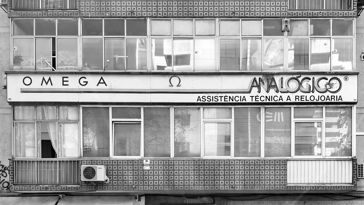 Awesom old Omega sign in Lisbon. Can you see the ghost face looking from the window? Haunted!
#OMEGA #haunted #hauntedmansion <a href="/omegawatches/">OMEGA</a> #hauntedlisbon #lisboa #StreetArt #streetphotography #shotoniphone #architecture #autumn #haloween #ghosts #ghostchallenge #GhostAdventures