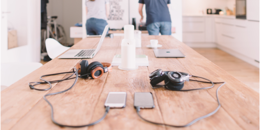 WeAreVAs's tweet photo. Build trust w/ your clients using technology w/ tips from @FrancescaGeens: https://t.co/AK5AhBsWMt https://t.co/vKTe18dqna