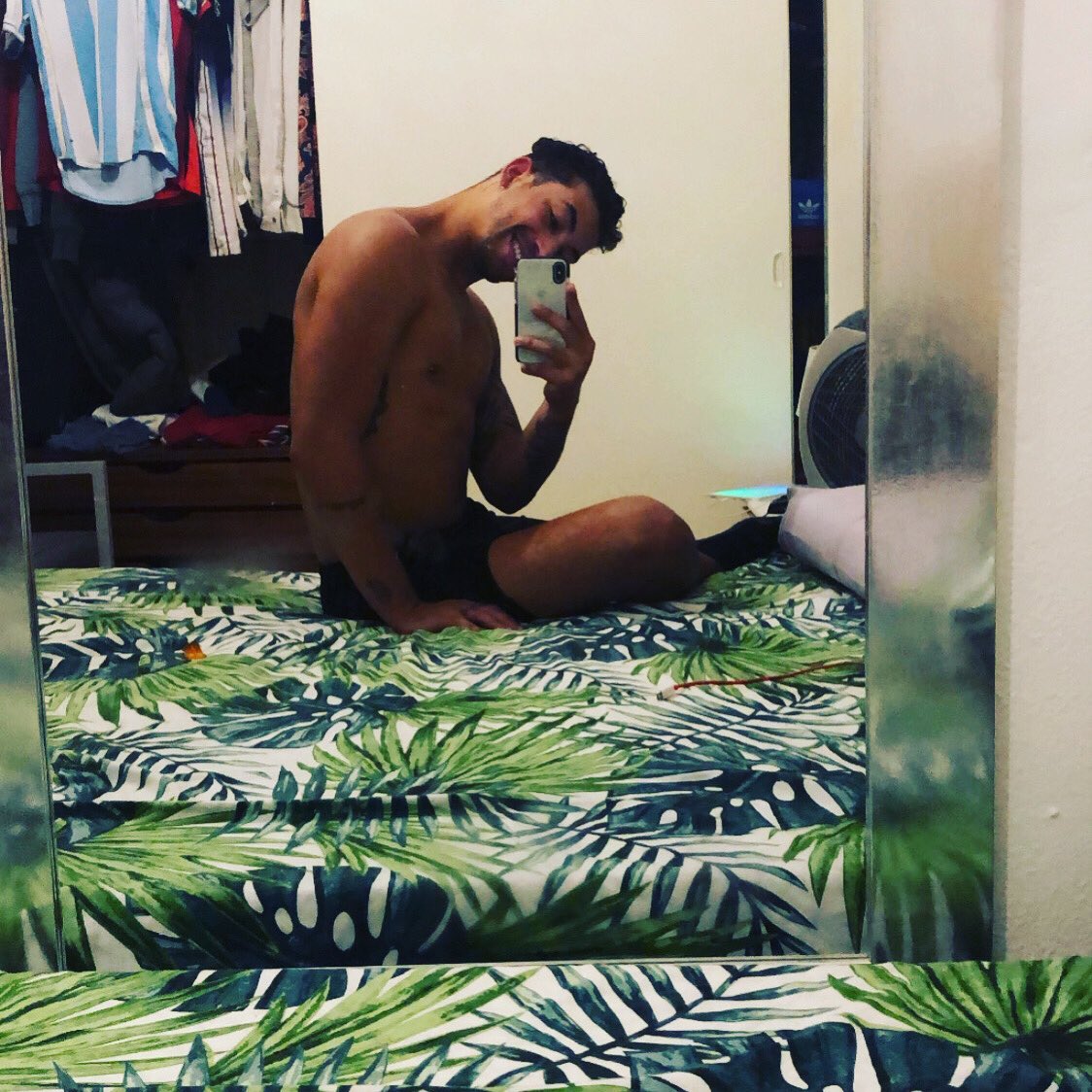 Ojitos brujos que a pecar te llevan.