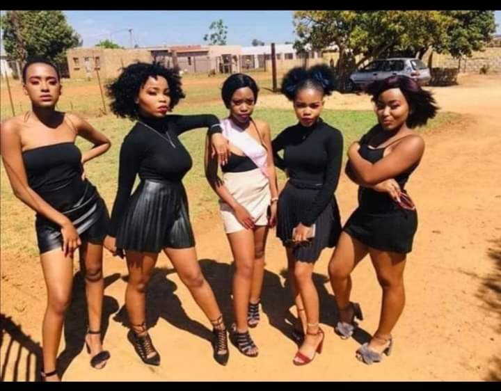 Okxsxn's tweet image. Can John feature them in the music video or at least the faith nketsi one. 

#johnvuligatechallenge faith nketsi, #ZoziTunzi