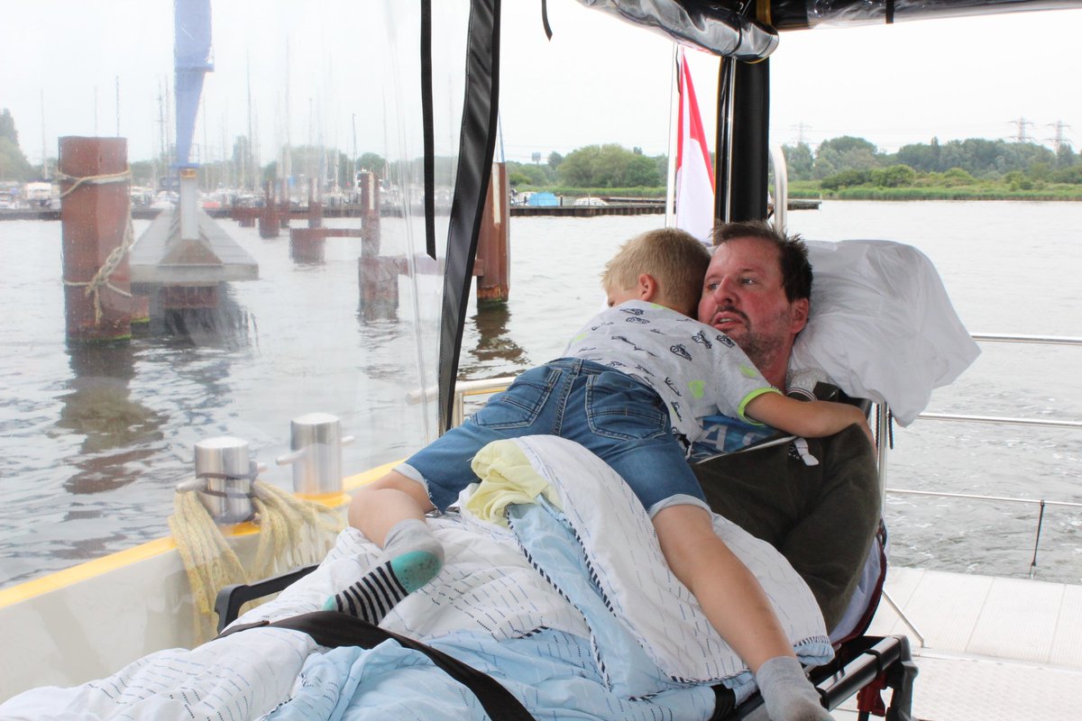 Nog één dag zorgeloos genieten?De zorgen blijven aan wal. Als je niet meer beter wordt en je wilt er nog een keer, samen met je naasten, op uit. Dankzij <a href="/Vaarwens/">Stichting Vaarwens</a> is dit mogelijk. Geheel verzorgd, ambulancevervoer, verpleging, catering. Zomer en winter.
stichtingvaarwens.nl