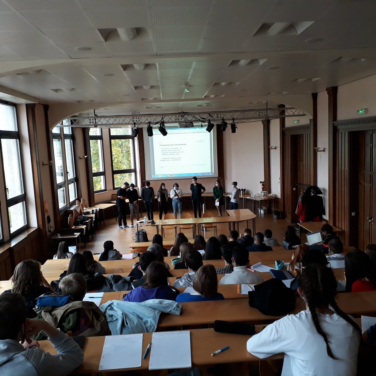 chmonnin25's tweet photo. Suite des rencontres #intercvl dans @acbesancon au lycée Jules Haag. Des candidats motivés pour améliorer la vie des élèves; partage d'idées, de projets, conscience citoyenne, démocratie, promesses d'un futur @CAVLBesac dynamique. Merci à Alexia https://t.co/xEzZBOMUvC