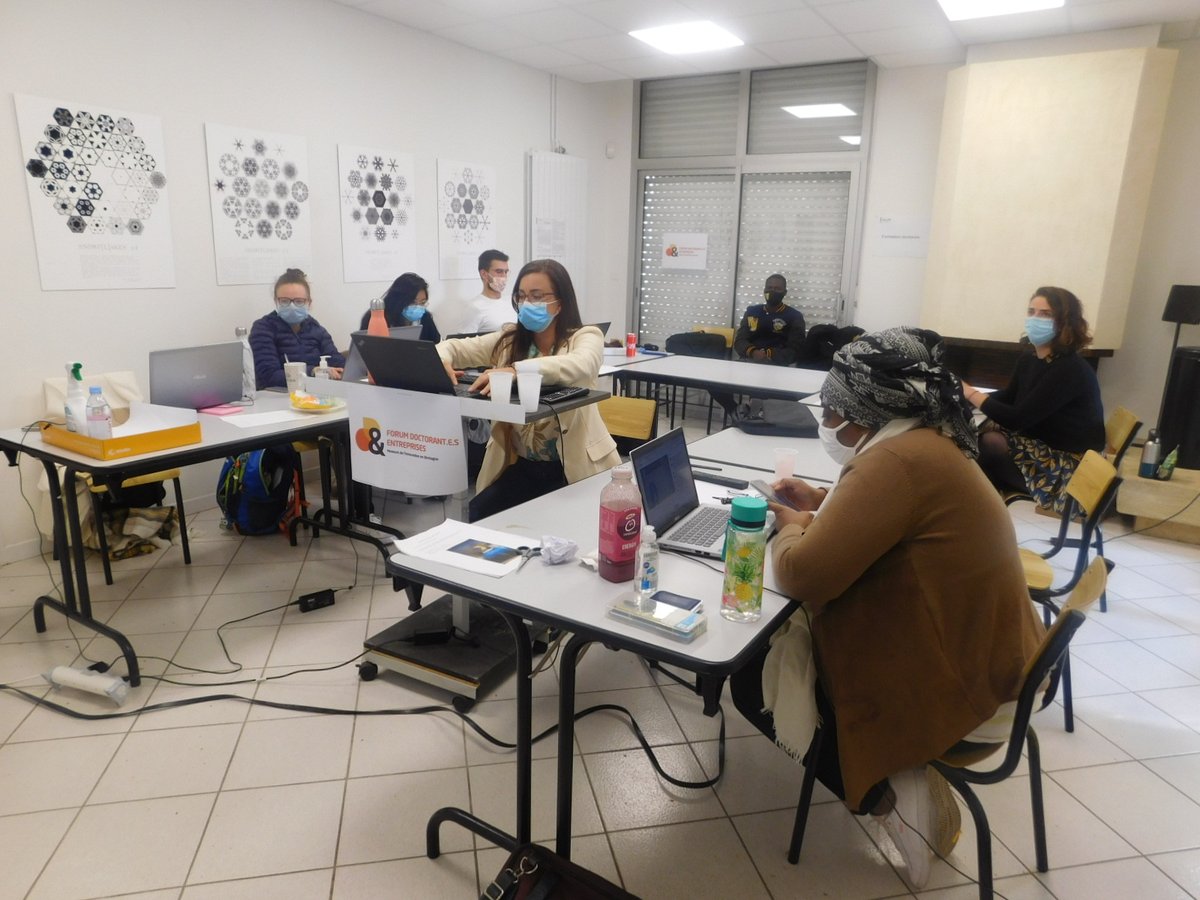ForumD_E's tweet photo. On reste motivées pour cette après-midi! #Phd #these #doctorants #entreprises #FDE2020 https://t.co/ijjpF5Vp76