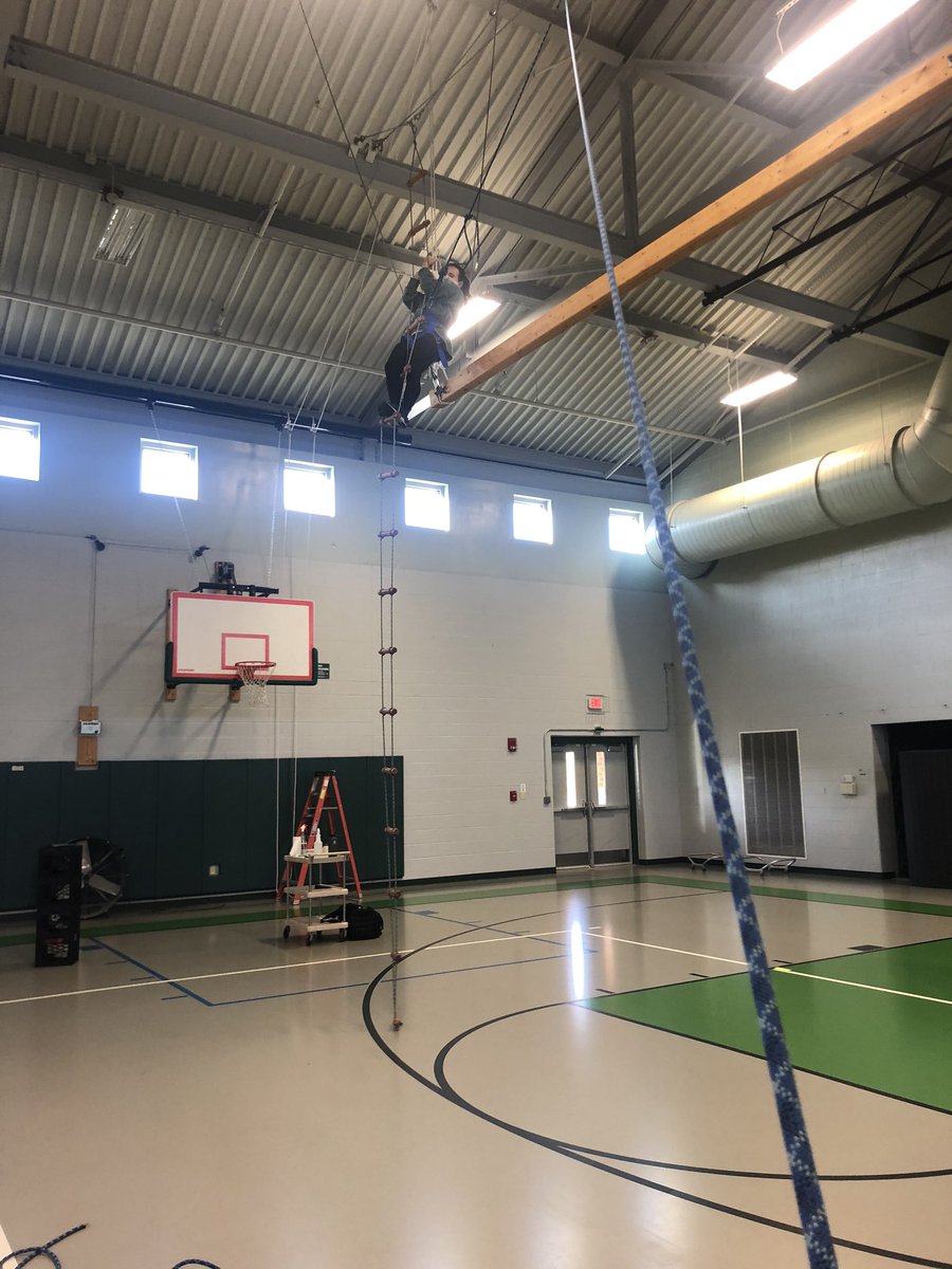 DHSPhysEd's tweet image. PA starting the day w the firecracker ladder🧨 🧨 🧨