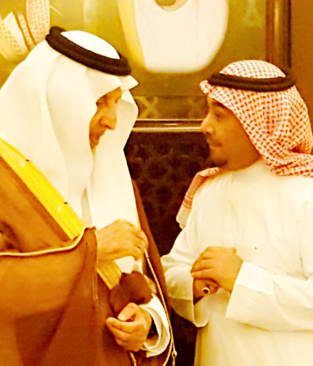 salehalshadi's tweet photo. قلبي يبي وقت 
لو الوقت ما طاعه..
و عيني تبي شمس 
لو الشمس تعميها .
و نفسي مثل باقي الأجواد طمّاعة 
أبي أجدد على الفرحة لياليها . 
#خالد_الفيصل https://t.co/7MlZCwUvbs