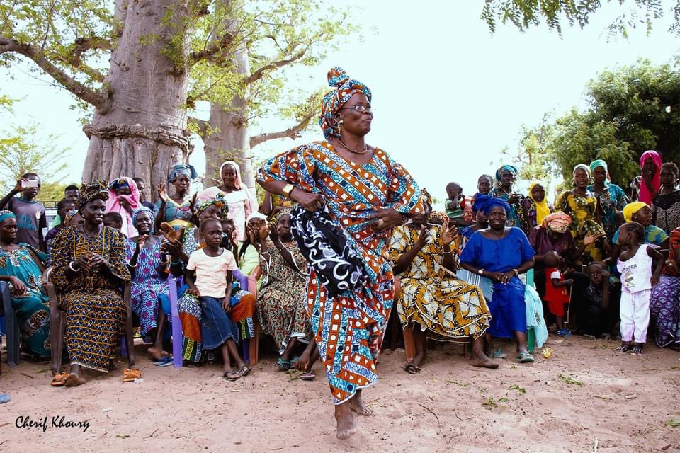 CElvalide's tweet photo. #journéeinternationaledelafemmerurale

Haaa, je ne pouvais ne pas de célébrer cette journée. Ayant eu la chance de tournée dans les 13régions du Sénégal, j'ai rencontré, visité, discuté avec les femmes des communautés lointaines. #Thephotographerofwomenactivities https://t.co/j0FQ2p8ZkI
