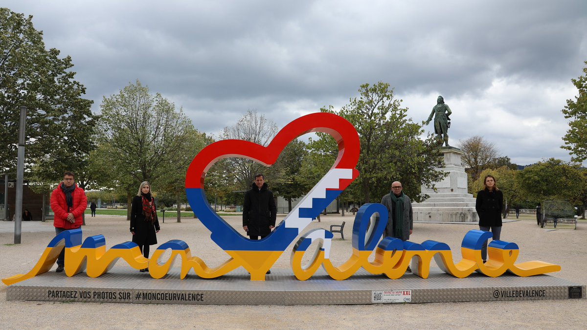 NDaragon's tweet photo. #MonCoeurValence aux couleurs de l’Artsakh !
Soutien total avec #Idjevan notre ville jumelle, l’#Arménie et l’#Artsakh (Haut-Karabagh) qui subissent depuis le 27 septembre dernier une agression d’envergure de l’Azerbaidjan.#Armenia #ArmeniaStrong #ArtsakhStrong https://t.co/KMV5rBmEws