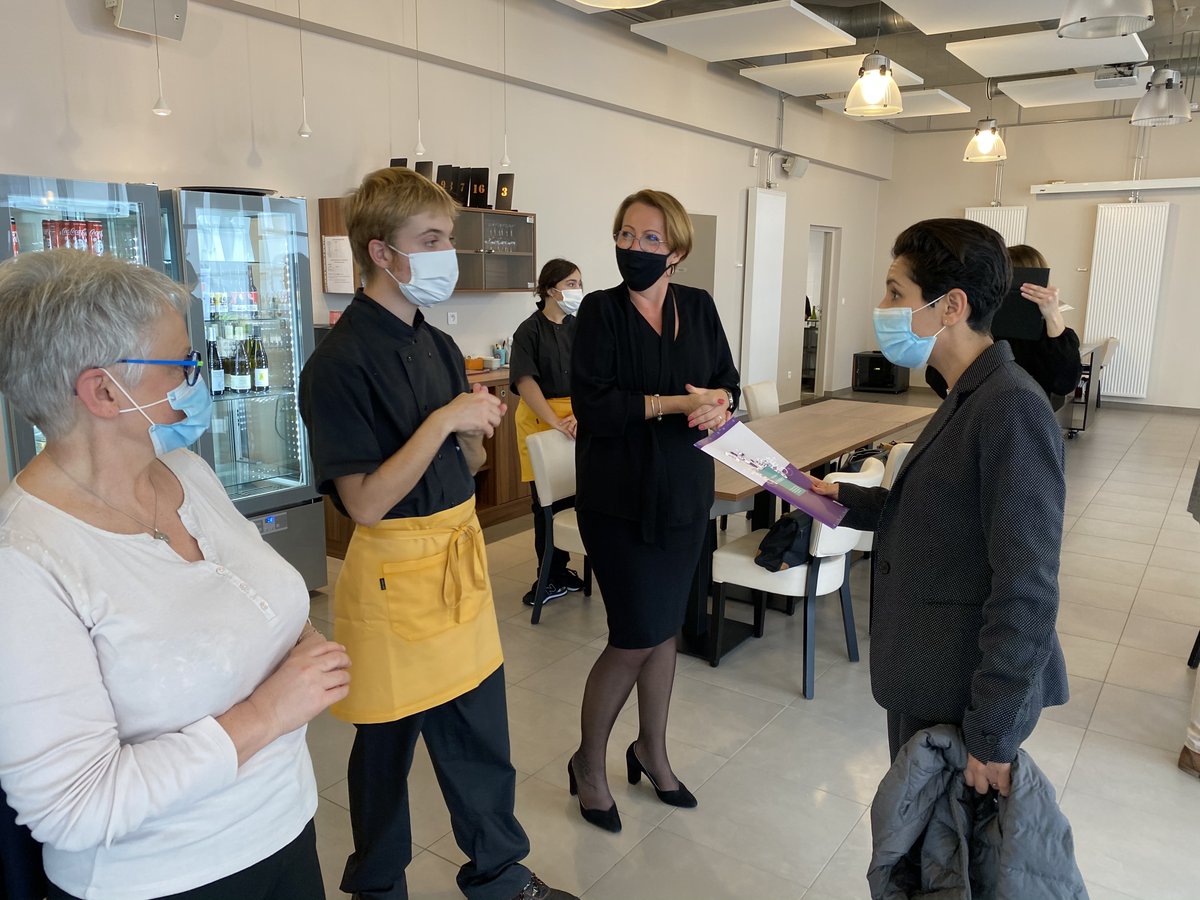 sarahelhairy's tweet photo. Présentation du projet éducatif de l’espace #Jeunes de Saint-Apollinaire suivi d'un déjeuner à la brasserie pédagogique « Traits d’Union » qui forme des jeunes porteurs de #handicap @traitsdunion_bp. https://t.co/ihGLeRTwT6