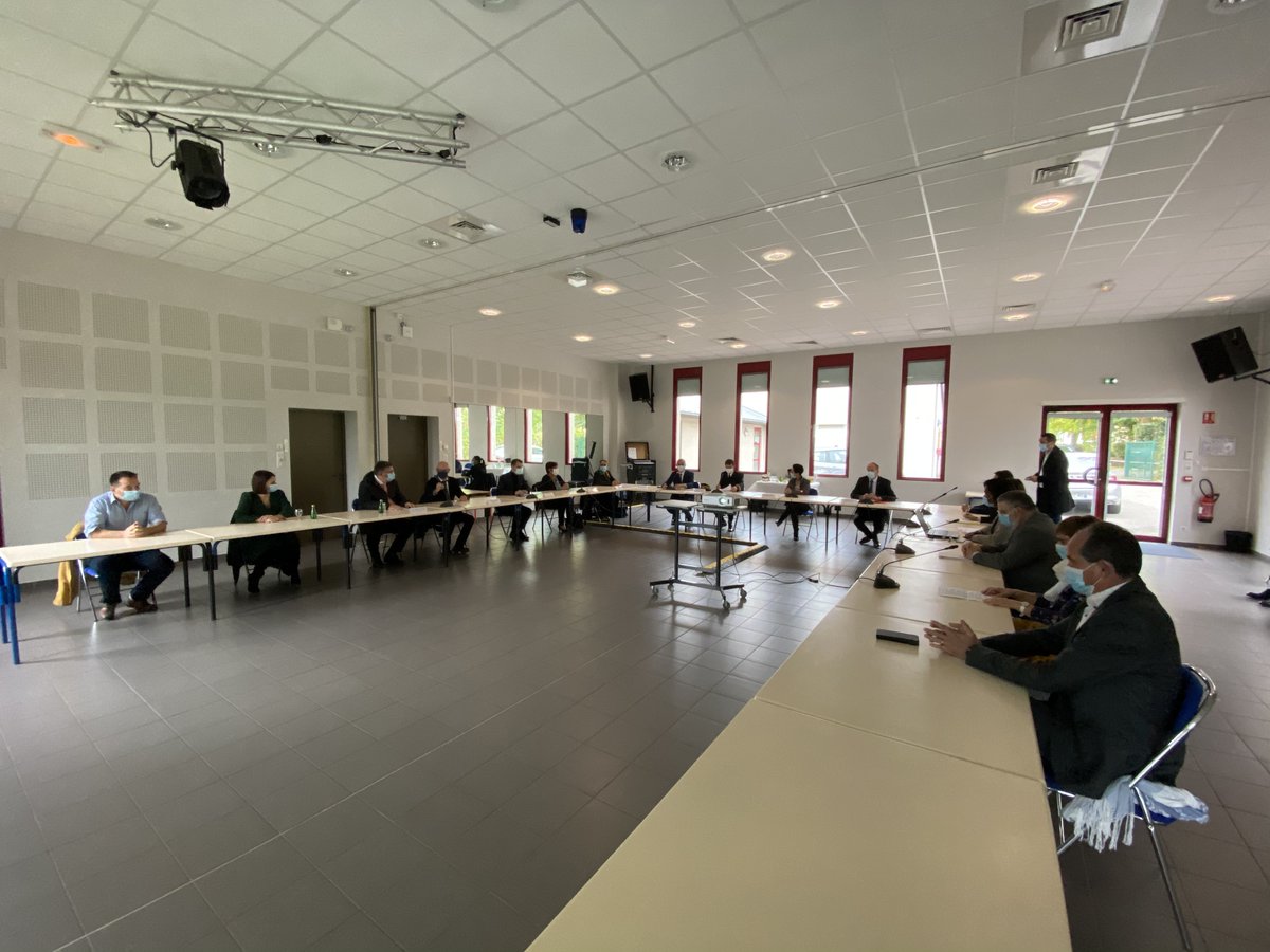 sarahelhairy's tweet photo. Présentation du projet éducatif de l’espace #Jeunes de Saint-Apollinaire suivi d'un déjeuner à la brasserie pédagogique « Traits d’Union » qui forme des jeunes porteurs de #handicap @traitsdunion_bp. https://t.co/ihGLeRTwT6