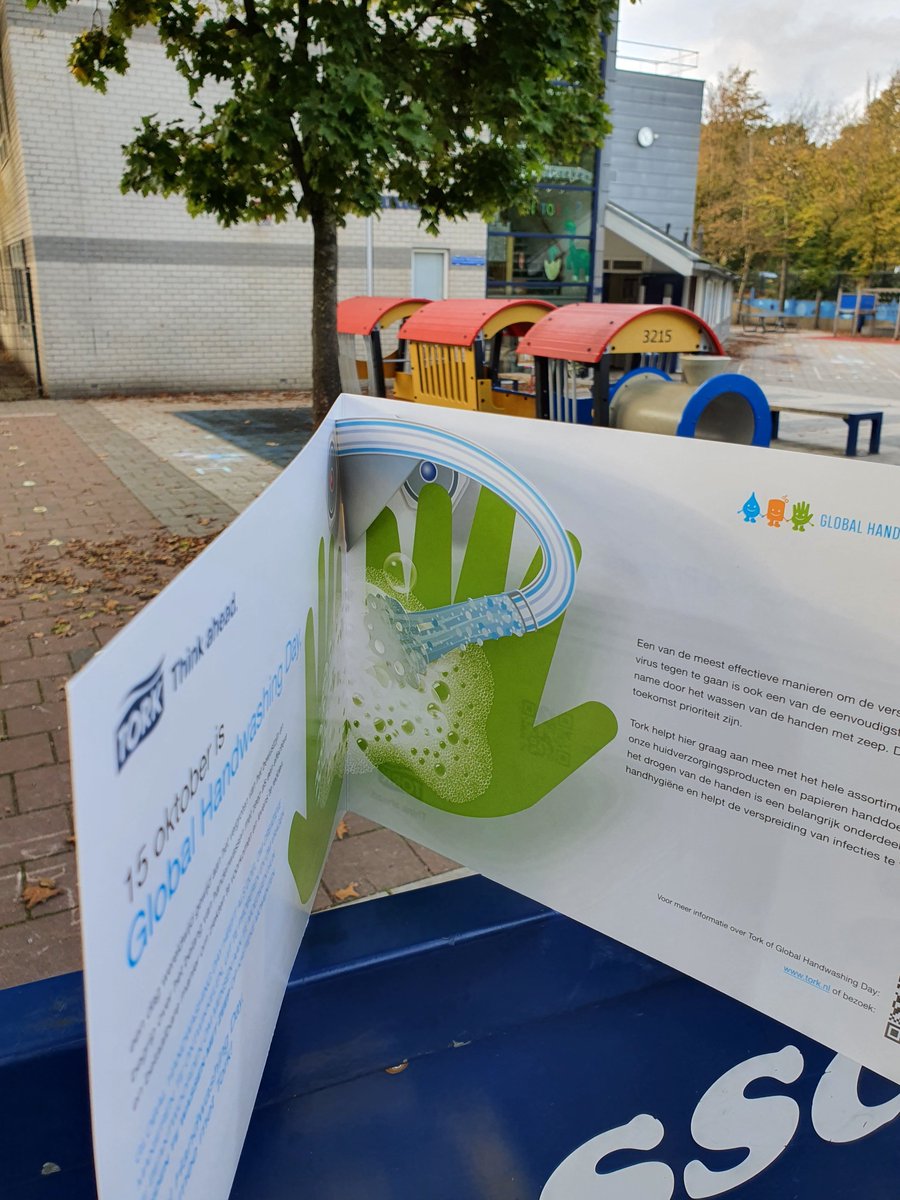 Cemexbv's tweet photo. #GlobalHandwashingDay2020!
Jong geleerd is oud gedaan, dus ontvingen de #Nutsschool in #Wassenaar, het Baken in #Capelle en de Goudakker in #Gouda van ons deze leuke pakketjes met zeep.

@Essity_NL #handenwasdag #handenwassen #HandHygiene #HandHygieneforAll #GlobalHandwashingDay https://t.co/E3A9ok723W