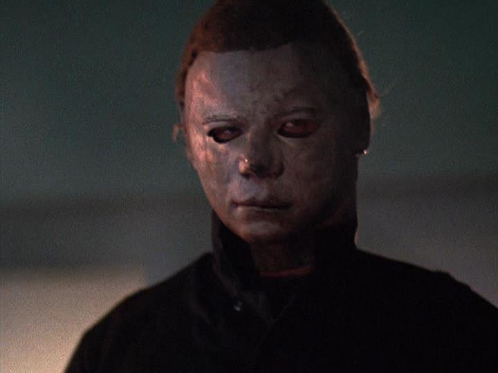 Tetsuya Kaizu パトカーに突然撥ねられる惨いヤツ しかも撥ねたのはなんと警察官でカメオ出演のディック ワーロック 俺以外にブギーマンを演じる奴は許さん バリの撥ね方ｗ 撥ねられたベン トレーマーは一作目でローリーが片思いをしてた同級生