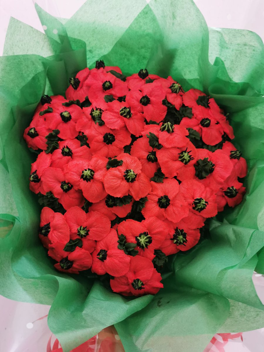 angleseycakeart's tweet photo. And here are the poppies, arranged in a bouquet of cupcakes. ❤️
#Anglesey #cakes #cake #progel https://t.co/SjfTaclKxG