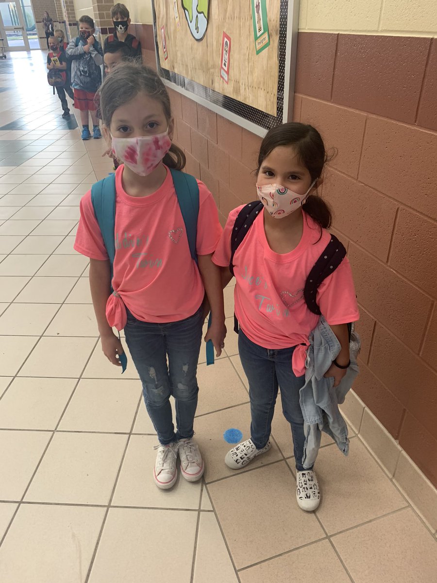 Caney creek homecoming week! #twinday <a href="/MilamCISD/">Milam Elementary, Conroe ISD</a> <a href="/ConroeISD/">Conroe ISD</a>