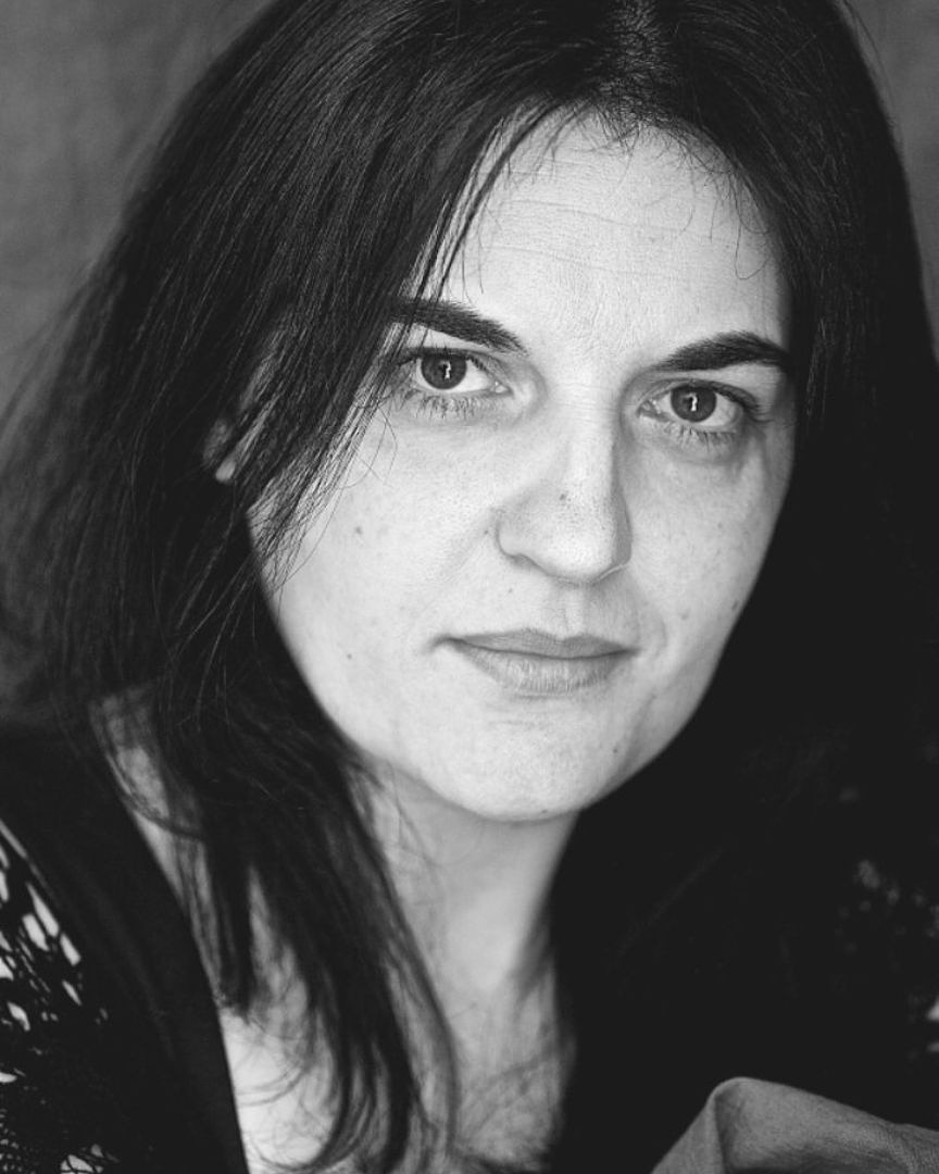 🏅Hui també hem conegut que Olga Novo és la guanyadora del Premi Nacional de Poesia 2020 (<a href="/culturagob/">Ministerio de Cultura</a>) amb l'obra "Feliz Idade", per "tractar-se d'un relat vitalista que celebra l'amor i l'existència més enllà del temps". La nostra enhorabona!⠀