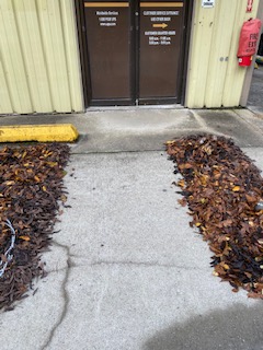 pikevilleky's tweet photo. Today in Pikeville we talked about the importance of not taking shortcuts, staying on designated walk paths. The #1 cause of driver injury is slip, trip or fall on the way back to the package car.  You never know what's hiding and waiting to trip you up! #Pikeville #tripping #ups https://t.co/fh5xIZ5UBl