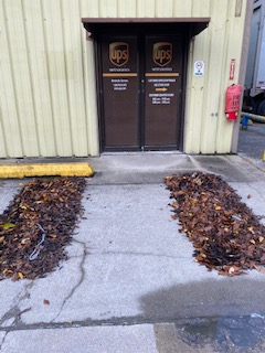 pikevilleky's tweet photo. Today in Pikeville we talked about the importance of not taking shortcuts, staying on designated walk paths. The #1 cause of driver injury is slip, trip or fall on the way back to the package car.  You never know what's hiding and waiting to trip you up! #Pikeville #tripping #ups https://t.co/fh5xIZ5UBl