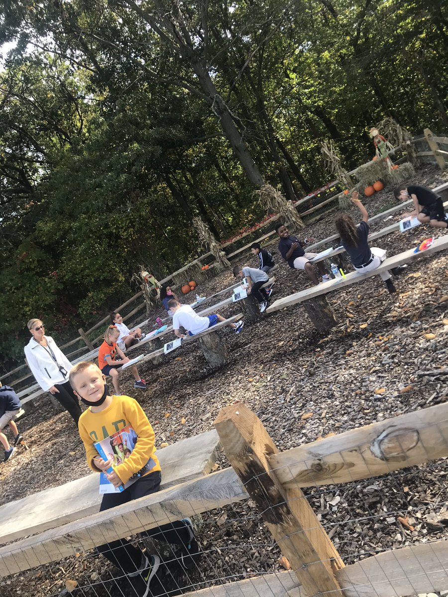 keelingedu's tweet photo. God Blessed us with a beautiful day for Outdoor Learning. Grades 3, and 4 @stbensholmdel @dotcac @TrentonDiocese @TrentonMonitor #blessed #StBens4Life #outdoorclassrooms #outdoorlearning https://t.co/DBf0GRIHY8