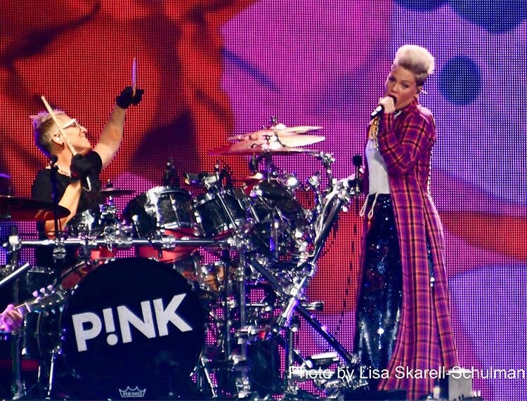 markyplanet's tweet photo. I wish you all could experience how profoundly amazing it is to support the greatest performer on the planet on stage. @pink deserves this @BBMAs #grateful @markyplanet https://t.co/WMrM2xe2b0