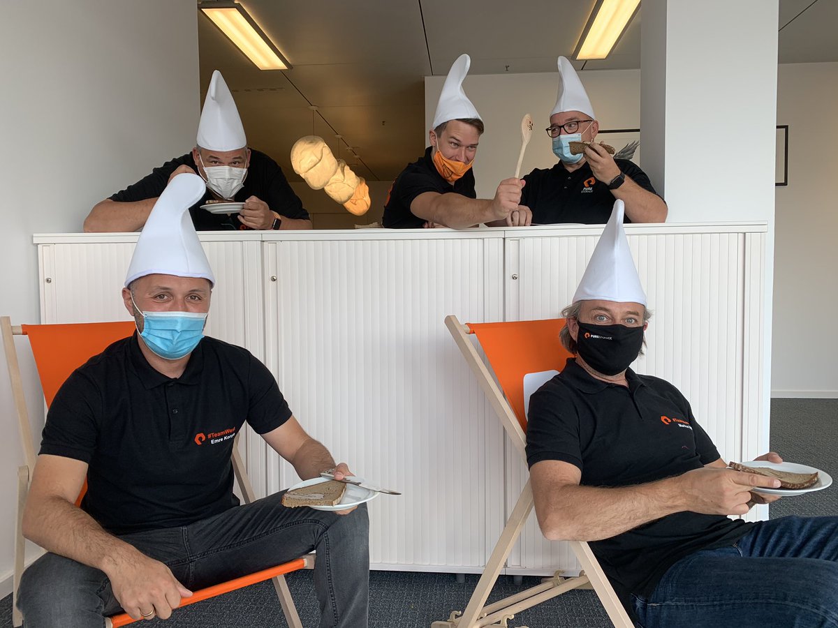 purejoerg's tweet photo. PUREHoney hieß unsere Mission!
Wir haben fleißig wie die Bienchen Pakete für unsere Kunden gepackt und verschickt in den letzten Wochen! Das Beste, der Honig stammt von einem unserer Kunden und einem Pure Bienenstock:) https://t.co/3VAjq9iOZE