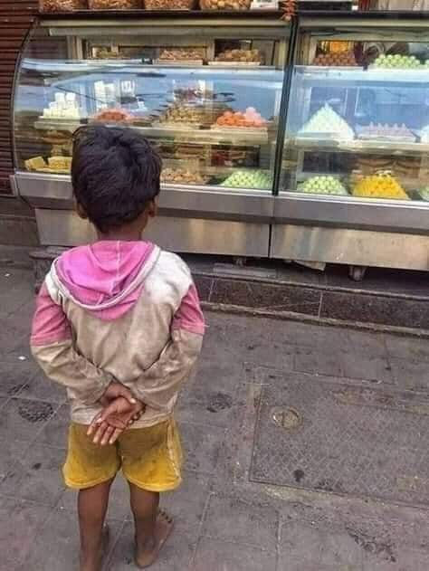 SinghPramod2784's tweet photo. If you ever come across such moments..just buy 250 grams of sweets for these unfortunate souls, they are also children of the God..😤 https://t.co/7VGsSatJ09