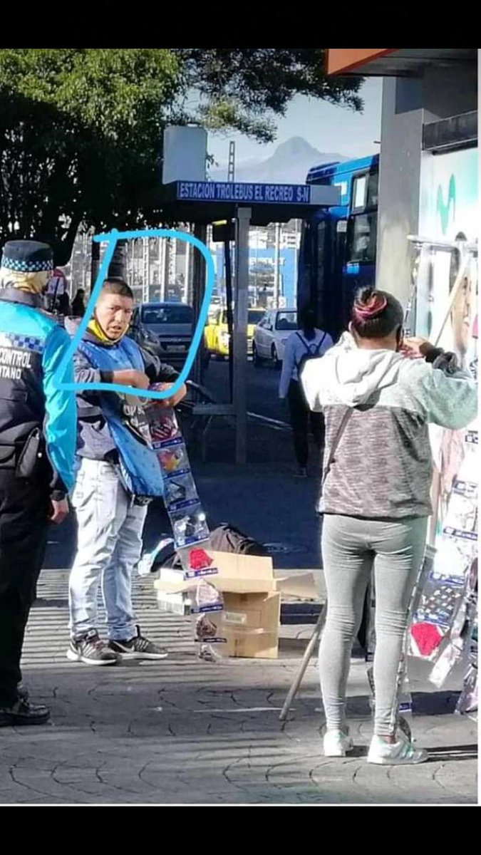 LenOliveros's tweet photo. @PoliciaEcuador @RTSEcuador uds dicen que el sr es venezolano.
Confirmen nuevamente por favor https://t.co/Qn5RDkEOjb
